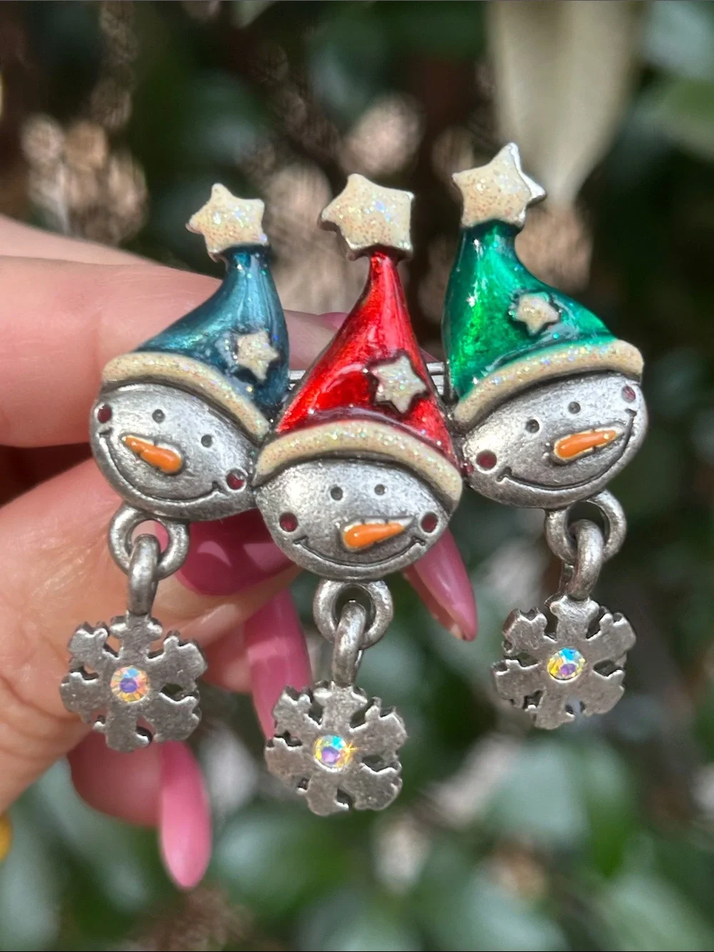 AJMC Three Snowmen Heads Dangling Snowflake Charms Christmas Brooch